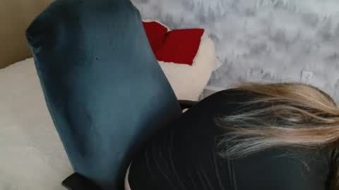 adelinalawson online show from 25, 6, 2026