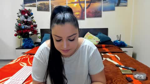 Snapshot of adellineee chatting on 24, 12, 2024 Adellineee online show from 24, 12, 2024