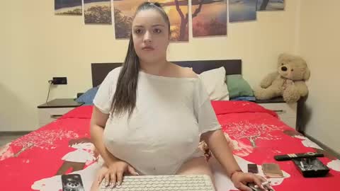 Adellineee online show from 29, 4, 2026