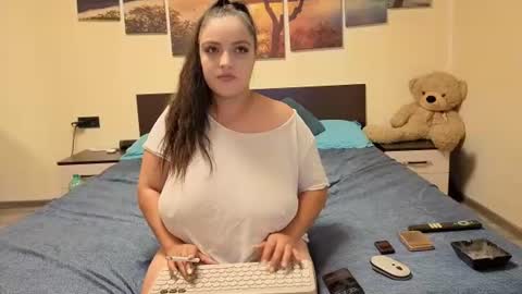 Adellineee online show from 28, 6, 2026
