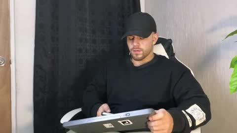 Ades online show from 7, 10, 2025