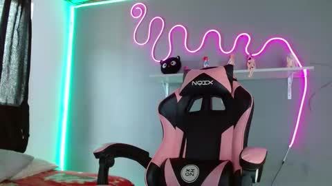 Snapshot of adhara_rangel chatting on 24, 10, 2025 adhara rangel online show from 24, 10, 2025