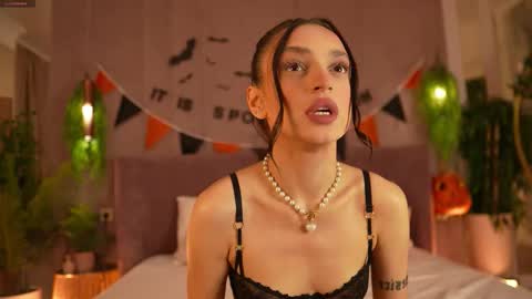 adoracortes online show from 28, 10, 2025