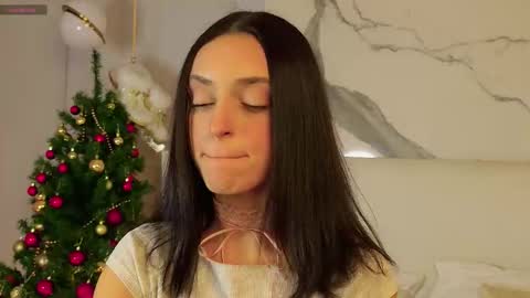 adoracortes online show from 3, 12, 2025