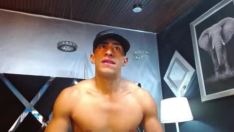 Snapshot of adrian_rae chatting on 18, 12, 2024   online show from 18, 12, 2024