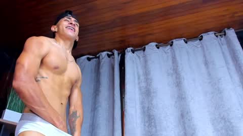 Snapshot of adrian_rae chatting on 4, 1, 2025   online show from 4, 1, 2025