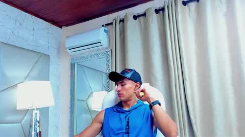 Snapshot of adrian_rae chatting on 25, 1, 2025   online show from 25, 1, 2025