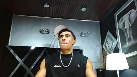 Snapshot of adrian_rae chatting on 28, 1, 2025   online show from 28, 1, 2025