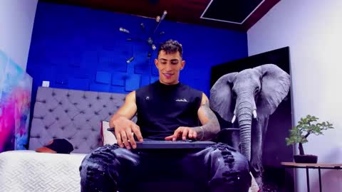 Snapshot of adrian_rae chatting on 10, 9, 2025   online show from 10, 9, 2025