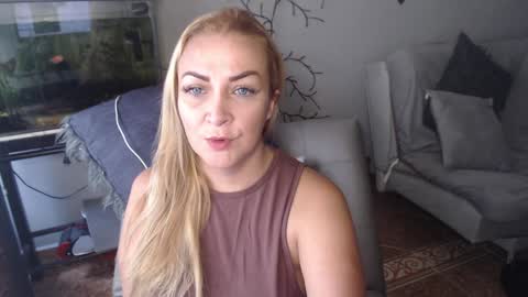 Adriana Paredes  online show from 28, 1, 2025