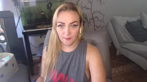 Adriana Paredes  online show from 8, 3, 2025