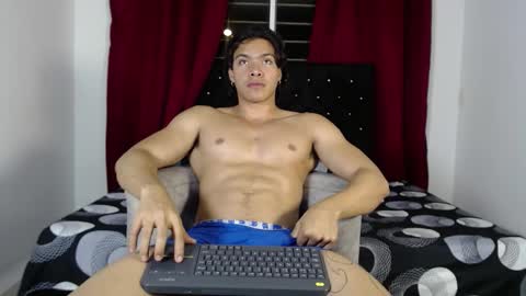 adriel_escalante online show from 16, 1, 2026