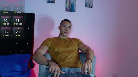 adriel_escalante online show from 25, 4, 2026