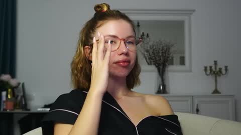 Aelia online show from 12, 9, 2025