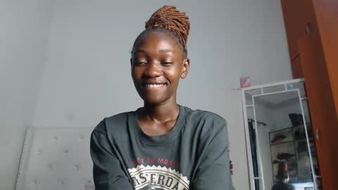 Snapshot of africanpetitequeen chatting on 14, 2, 2025 CIARA online show from 14, 2, 2025