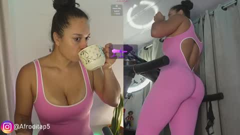 Snapshot of afrodita_p_ chatting on 4, 3, 2025 Afrodita P online show from 4, 3, 2025