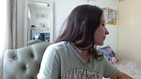 afrodithaa_ online show from 22, 4, 2026