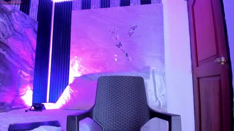 agatha_pleasure online show from 18, 4, 2026