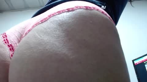 Snapshot of agel_sw1 chatting on 6, 3, 2025 Angel online show from 6, 3, 2025