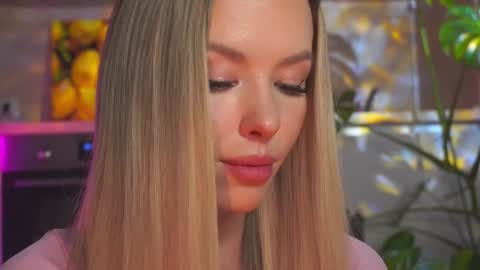 Snapshot of agent_blonde chatting on 4, 10, 2025 May online show from 4, 10, 2025