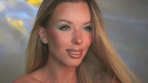 Snapshot of agent_blonde chatting on 18, 10, 2025 May online show from 18, 10, 2025