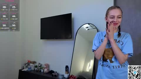 Monica and Bella online show from 2, 5, 2026