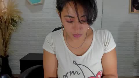 Ahisha online show from 5, 3, 2025