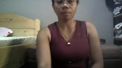 Snapshot of aicha_boobs chatting on 11, 11, 2025 Aicha boobs online show from 11, 11, 2025
