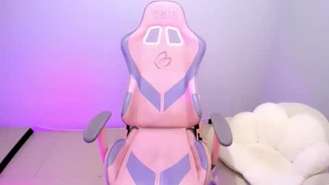 Ailee Hyuga online show from 5, 12, 2025