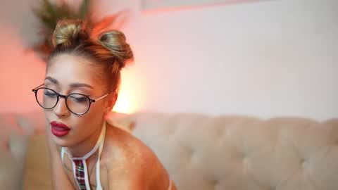 Snapshot of aileenaxa chatting on 5, 10, 2025  Aileen  online show from 5, 10, 2025