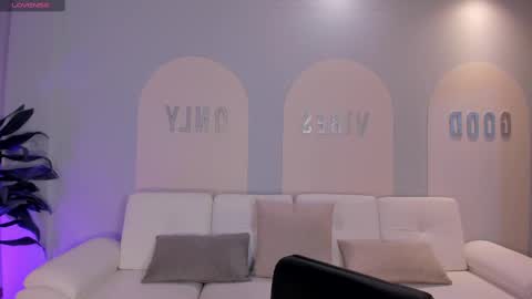  AILEEN VEGA  online show from 27, 2, 2025