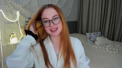 Snapshot of airysilhouette chatting on 15, 12, 2025 Louise online show from 15, 12, 2025