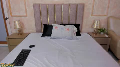 aishalehmann online show from 10, 10, 2025