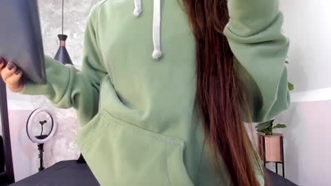 Snapshot of aitana_baker_ chatting on 4, 1, 2025 little aitana online show from 4, 1, 2025