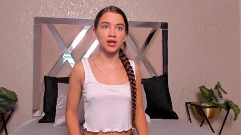 Snapshot of aitana_baker_ chatting on 10, 1, 2025 little aitana online show from 10, 1, 2025