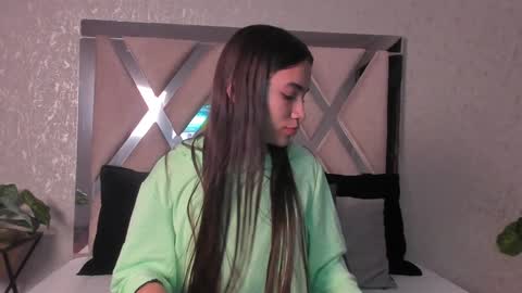 Snapshot of aitana_baker_ chatting on 8, 2, 2025 little aitana online show from 8, 2, 2025