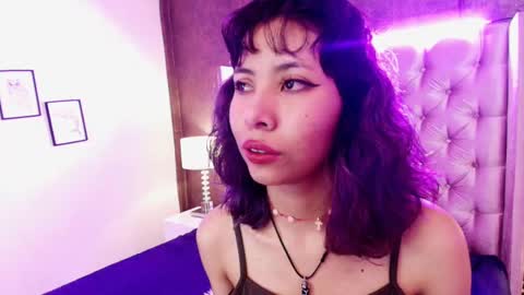 A K A N E  U W U online show from 17, 2, 2025