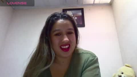Snapshot of alahia_fox chatting on 6, 3, 2025 alahia online show from 6, 3, 2025