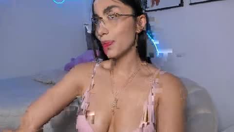 Alaia Alegria online show from 5, 4, 2026