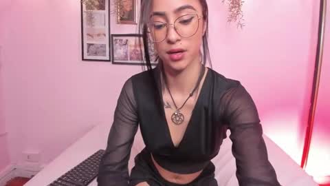 Snapshot of alana_martinez_ chatting on 17, 10, 2025 Alana online show from 17, 10, 2025