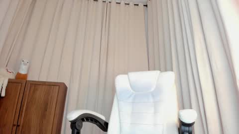 Snapshot of alanakimura_ chatting on 5, 1, 2025 Alana silvana online show from 5, 1, 2025