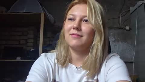 Snapshot of alannaboisen chatting on 8, 8, 2026 Julie online show from 8, 8, 2026