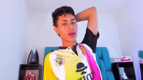 Snapshot of alannaughty_ chatting on 15, 1, 2025 alannaughty_ online show from 15, 1, 2025