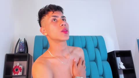 Snapshot of alannaughty_ chatting on 18, 1, 2025 alannaughty_ online show from 18, 1, 2025