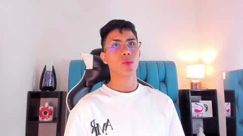 Snapshot of alannaughty_ chatting on 24, 1, 2025 alannaughty_ online show from 24, 1, 2025