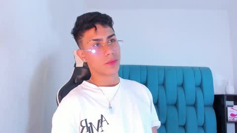 Snapshot of alannaughty_ chatting on 27, 2, 2025 alannaughty_ online show from 27, 2, 2025