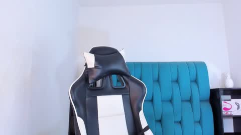 Snapshot of alannaughty_ chatting on 6, 3, 2025 alannaughty_ online show from 6, 3, 2025