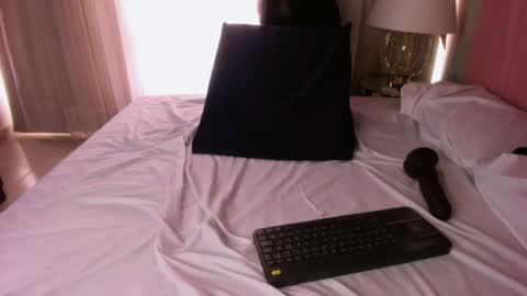 albaandthayron online show from 1, 2, 2025