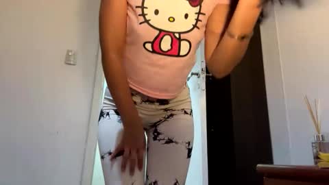 Snapshot of aldiiiuwu chatting on 17, 11, 2025 aldiiiuwu online show from 17, 11, 2025