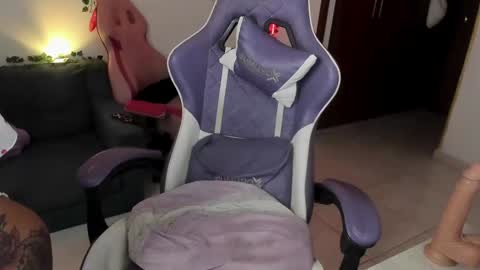 Snapshot of ale_petitee chatting on 8, 2, 2025 alexa online show from 8, 2, 2025